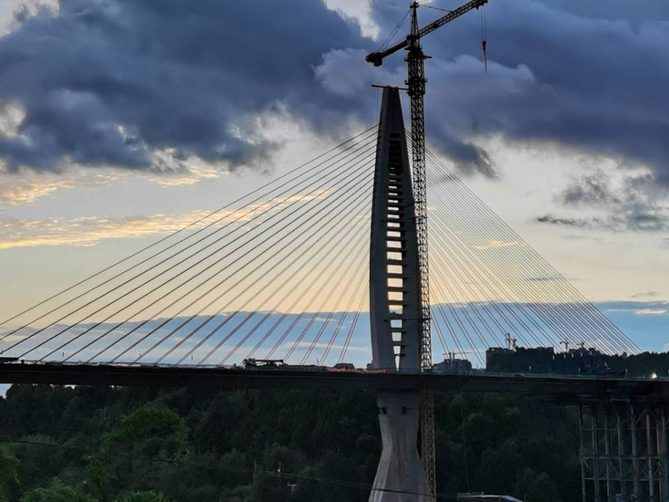 恩阳义阳大桥于6月29日凌晨顺利合龙