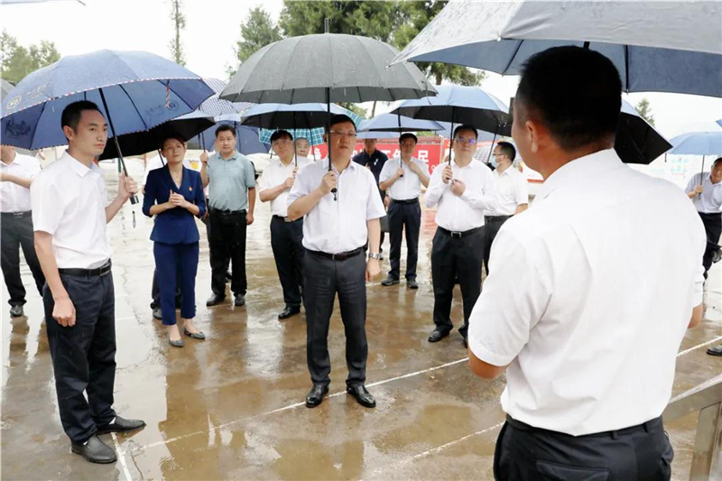 政务公开 巴中要闻 8月25日,市委书记何平前往联系党支部通江县瓦室镇