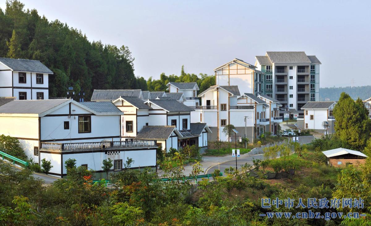 高店子社区新貌塘库清清,果蔬飘香……孟夏时节,走进恩阳区明阳镇高店